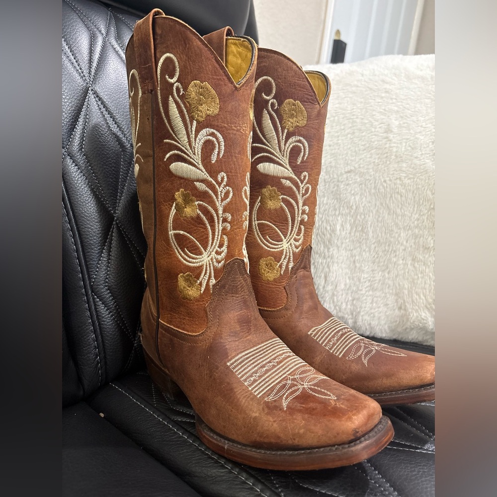 Women's Brown Embroidered Western Cowboy Boots